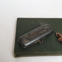 アンティークヘアピンケース　メタル　鉄もの　インダストリアル 古道具　ジュエリーケース　ギフトボックス 4枚目の画像