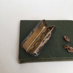 アンティークヘアピンケース　メタル　鉄もの　インダストリアル 古道具　ジュエリーケース　ギフトボックス 5枚目の画像