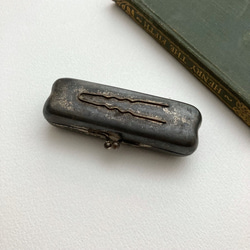 アンティークヘアピンケース　メタル　鉄もの　インダストリアル 古道具　ジュエリーケース　ギフトボックス 1枚目の画像