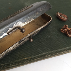 アンティークヘアピンケース　メタル　鉄もの　インダストリアル 古道具　ジュエリーケース　ギフトボックス 6枚目の画像