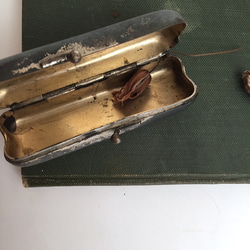 アンティークヘアピンケース　メタル　鉄もの　インダストリアル 古道具　ジュエリーケース　ギフトボックス 8枚目の画像
