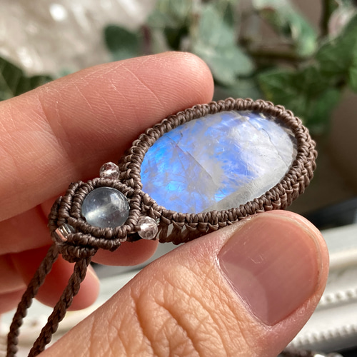 レインボーガーデンクォーツ×レインボームーンストーンマクラメネックレス