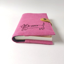 ねこ*ほぼ日手帳カバー(オリジナル用)留め具で開き防止 ペンホルダー 文庫本A6 布 ヴィンテージ帆布*ピンク 5枚目の画像