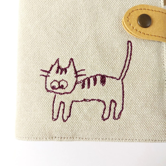 猫*ほぼ日手帳カバー(オリジナル用)留め具で開き防止 ペンホルダー 文庫本A6 布 ヴィンテージ帆布*クリームベージュ 2枚目の画像