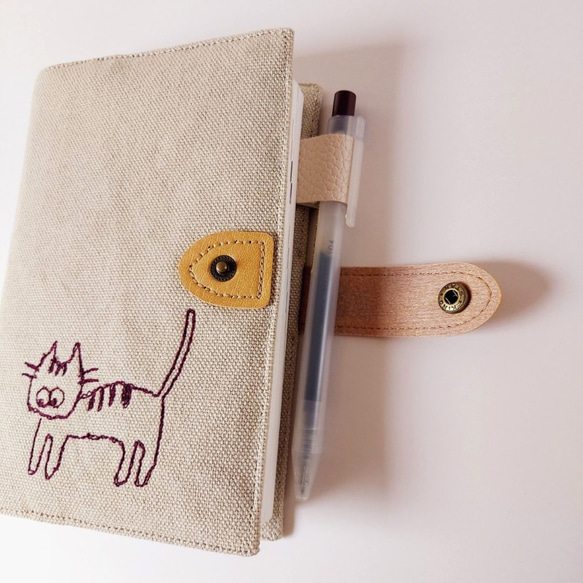 猫*ほぼ日手帳カバー(オリジナル用)留め具で開き防止 ペンホルダー 文庫本A6 布 ヴィンテージ帆布*クリームベージュ 13枚目の画像