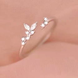 ビジューリング　クリスマス　誕生日　記念日　プレゼント　ギフト　贈り物　リング　指輪　ラインストーン　蝶々　バタフライ 1枚目の画像