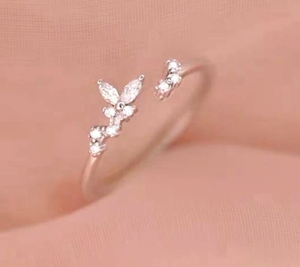 ビジューリング　クリスマス　誕生日　記念日　プレゼント　ギフト　贈り物　リング　指輪　ラインストーン　蝶々　バタフライ 1枚目の画像