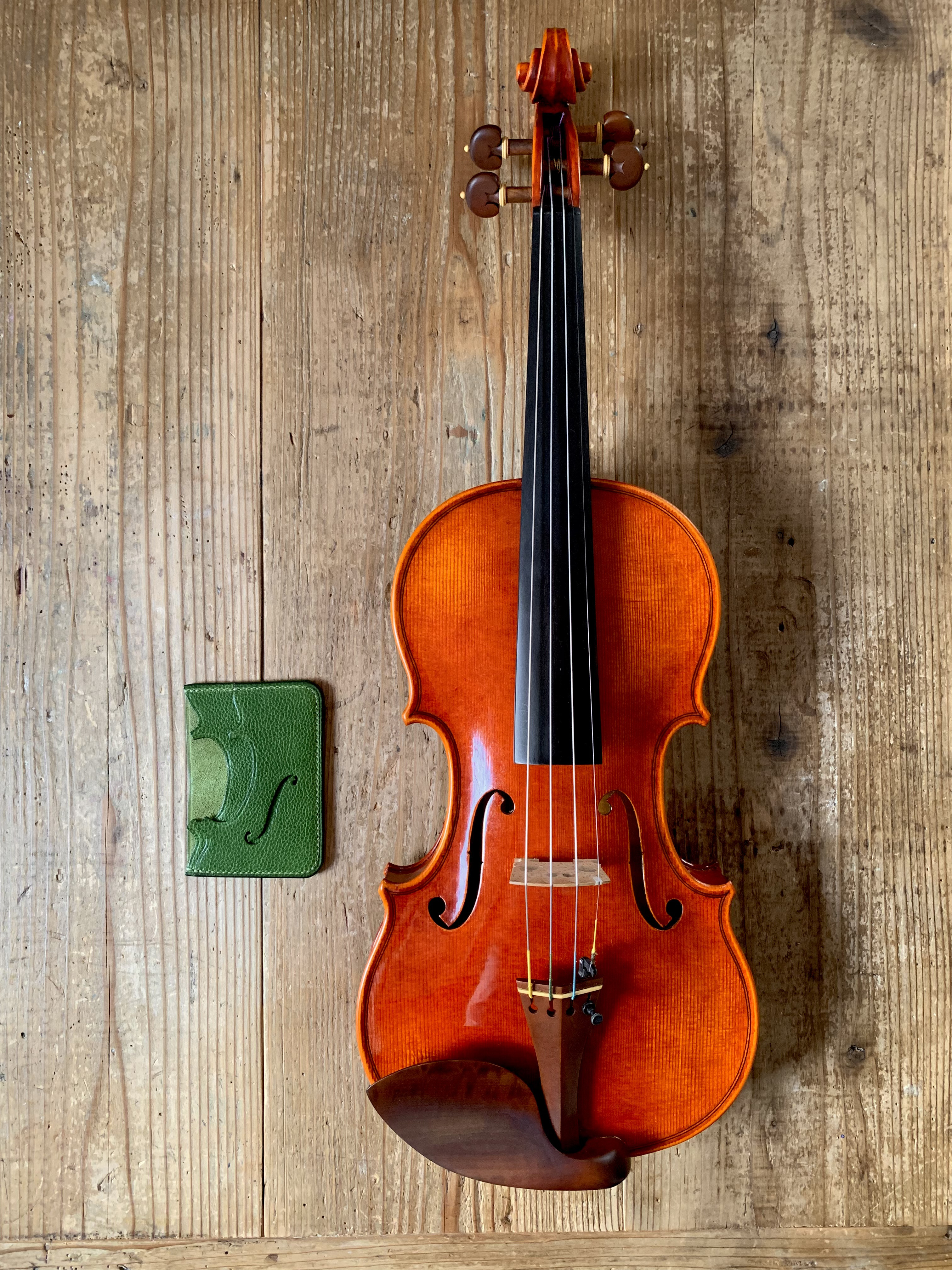 手縫いで創ったパスケース『"Pierrot Verde" ‐ Topolino 196』