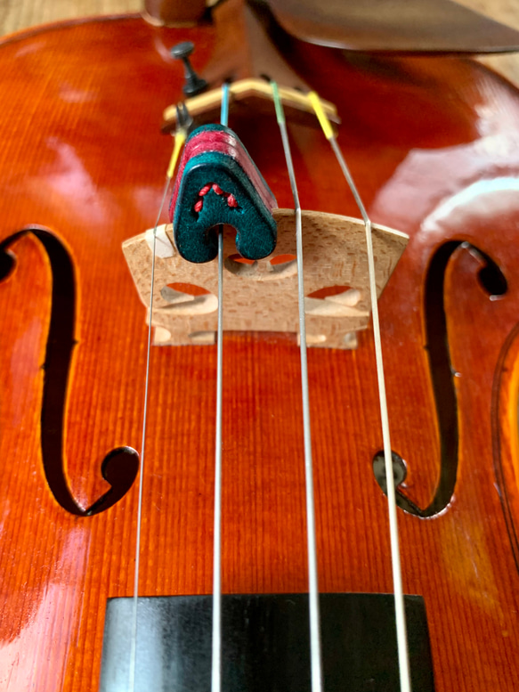 手縫いで創ったヴァイオリン用 レザーミュート　二枚重ねタイプ『Topolino 198』 4枚目の画像