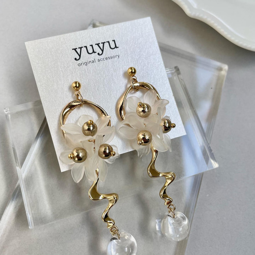 【ラッピング不可】 大ぶり♡すりガラス風フラワーピアス/イヤリング ピアス ピアス