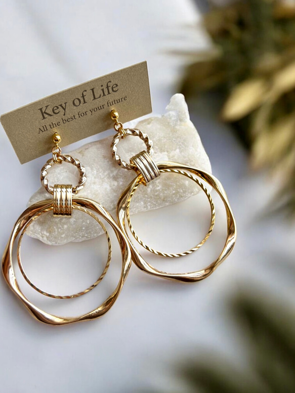 再40　フリンジ　ベージュ　ピアス　イヤリング　タッセル　オルテガ　ハンドメイド 秋 フリンジ ベージュ ピアス イヤリング タッセル オルテガ