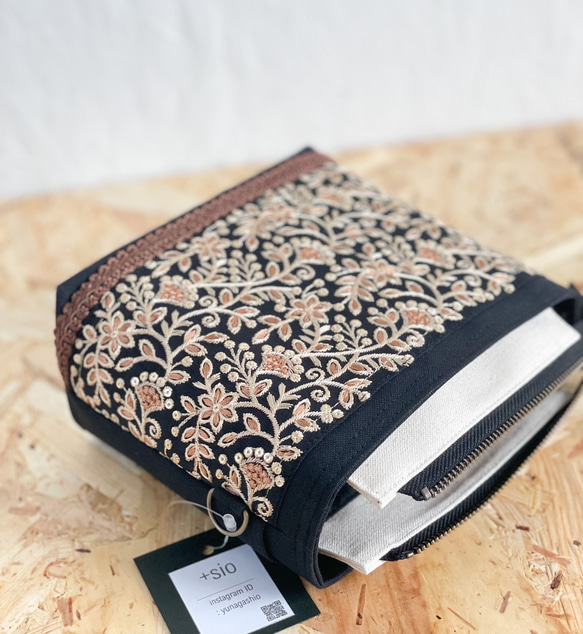 インド刺繡リボンと帆布の小さい鞄　《pochette》 3枚目の画像