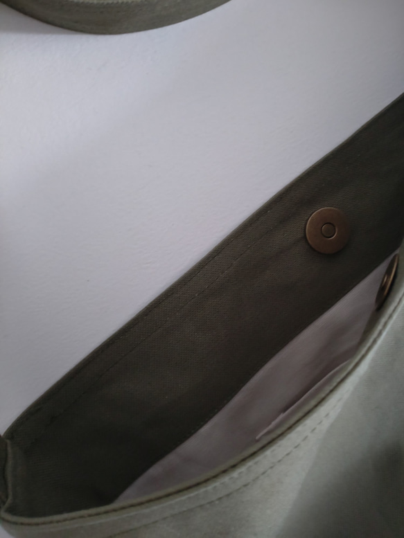 帆布のショルダーバッグ　サコッシュ　small/　オリーブ 2枚目の画像