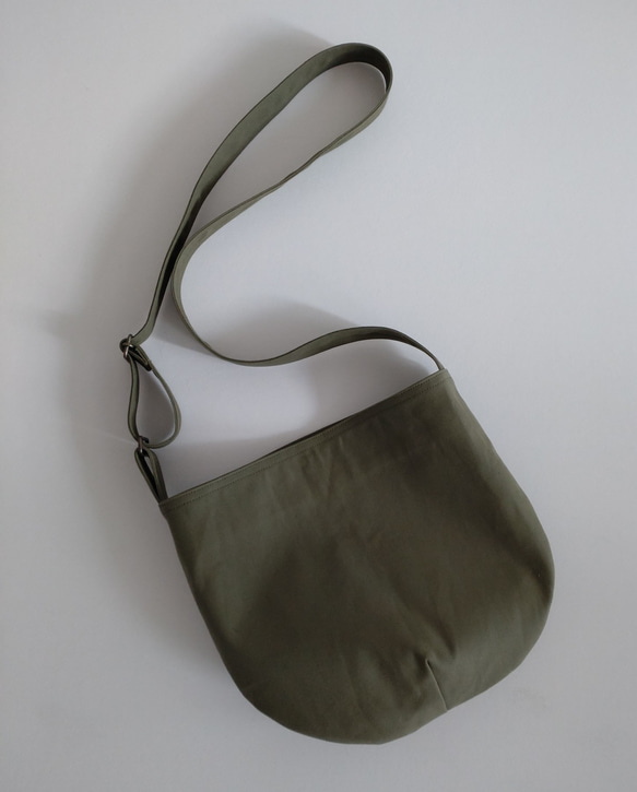 帆布のショルダーバッグ　サコッシュ　small/　オリーブ 1枚目の画像