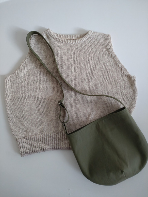 帆布のショルダーバッグ　サコッシュ　small/　オリーブ 5枚目の画像