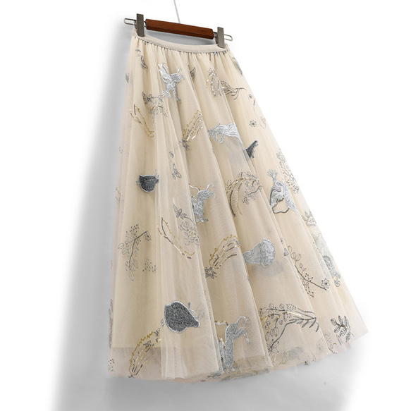 シックなスパンコールと刺繍の模様 ダブルチュールのスカート アンズ色のプリーツスカート 2枚目の画像