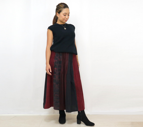 再販☆手織り綿絣ピンタックロングスカート、ブラック＆レッド、オールシーズン 4枚目の画像