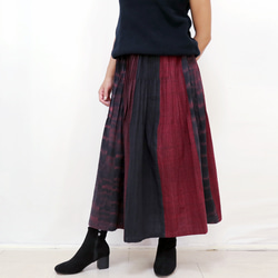 再販☆手織り綿絣ピンタックロングスカート、ブラック＆レッド、オールシーズン 1枚目の画像