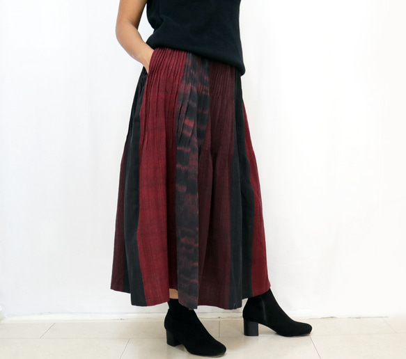 再販☆手織り綿絣ピンタックロングスカート、ブラック＆レッド、オールシーズン 7枚目の画像