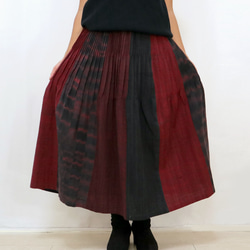 再販☆手織り綿絣ピンタックロングスカート、ブラック＆レッド、オールシーズン 8枚目の画像