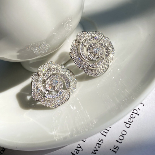 フラワー ピアス ／樹脂イヤリング ／ 樹脂ピアス シルバー ピアス