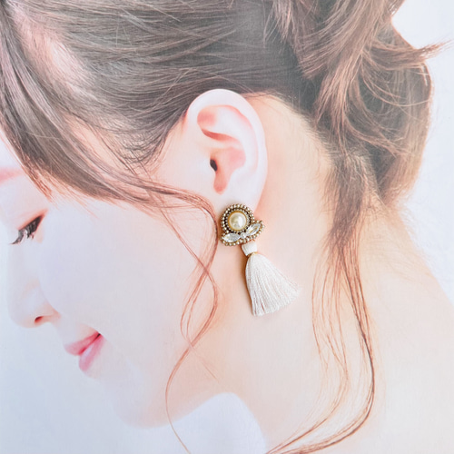 ウェディング ビジュー パール ビーズ刺繍×ミニタッセルピアス