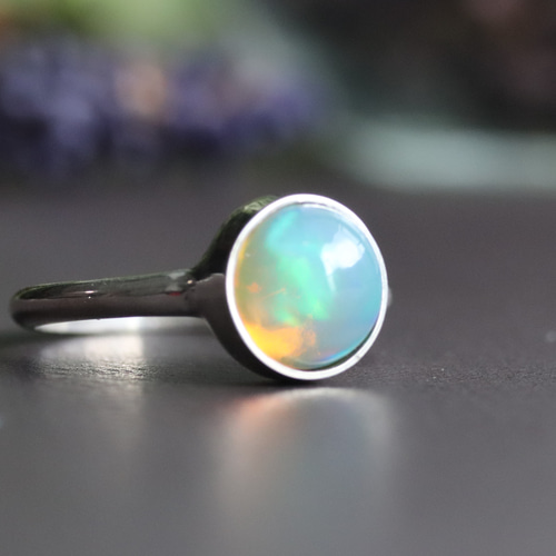 ぽっこり天然オパール8㎜ ふくりん留めシルバーリング 指輪・リング