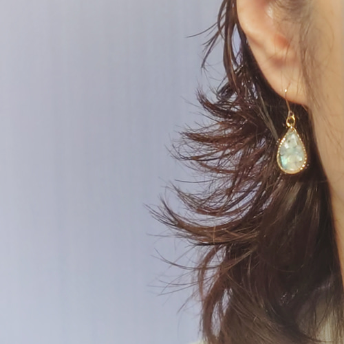 ホワイトシェルの煌めき✧ ドロップピアス/イヤリング アレルギー対応