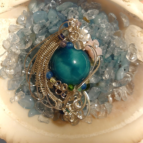 宝石質 ヴィクトリアストーン（14mm） ワイヤーアート・ペンダント  