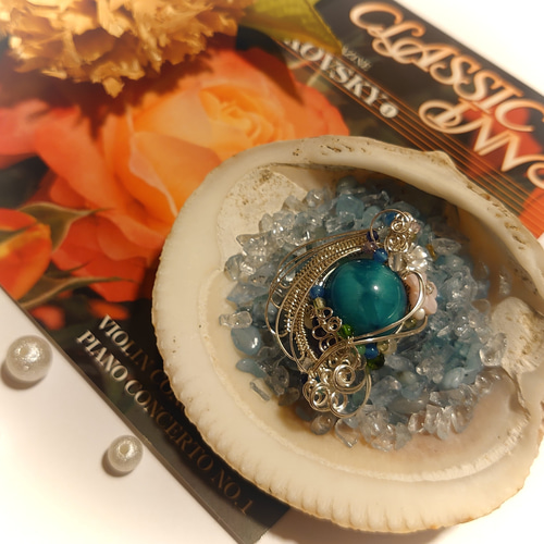 宝石質 ヴィクトリアストーン（14mm） ワイヤーアート・ペンダント  