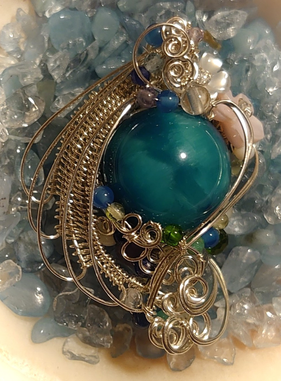 宝石質 ヴィクトリアストーン（14mm） ワイヤーアート・ペンダント