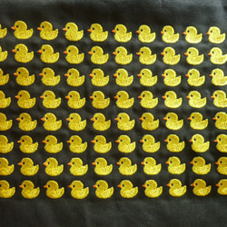 アヒル８０個　刺繍トートバック  モスグリーン 1枚目の画像