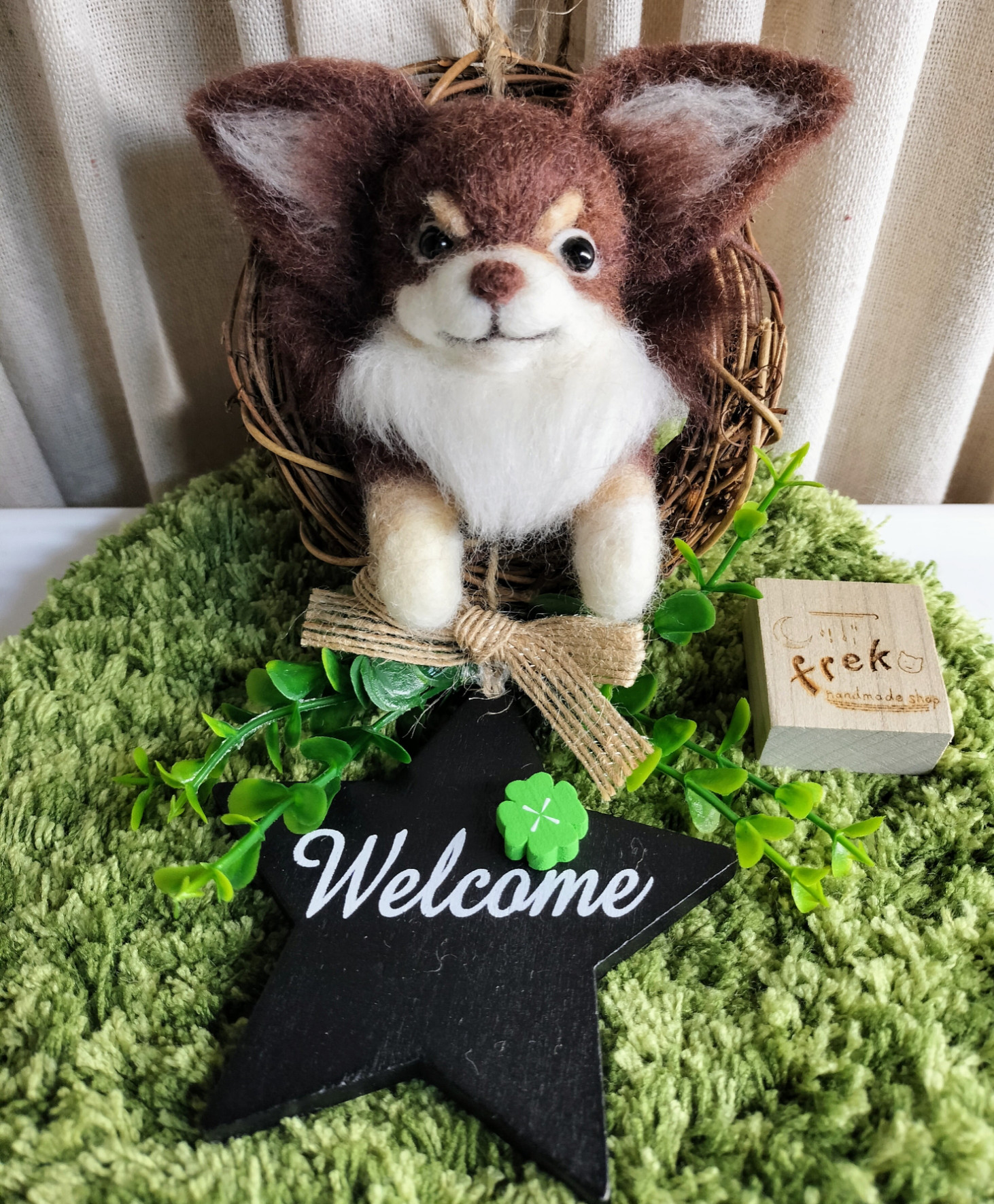 羊毛フェルトハロウィンチョコタンクリームタンチワワインテリア