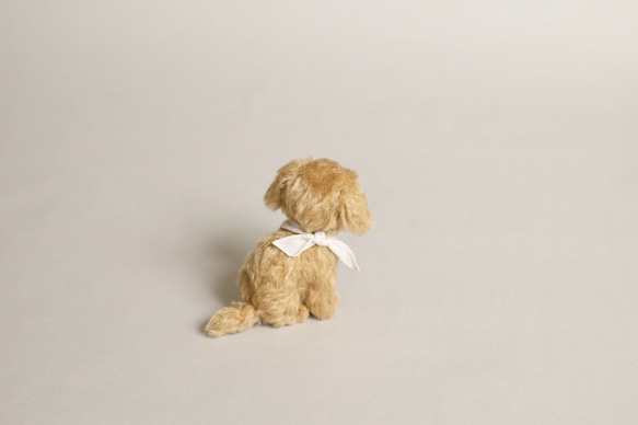 【いぬのぬいぐるみ】白いスカーフの子犬 2枚目の画像