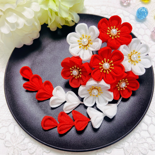 つまみ細工 髪飾り(赤 白) 七五三 成人式 前撮り 3歳 7歳 753