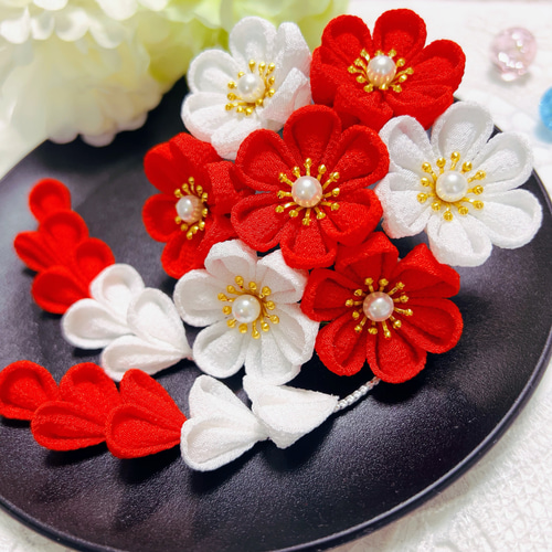 つまみ細工 髪飾り(赤 白) 七五三 成人式 前撮り 3歳 7歳 753