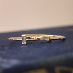 バゲットカット ダイヤモンド リング 横タイプ〔K10/シンプル/華奢〕 3枚目の画像