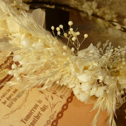 ２種のカスミ草とパンパスの白い花冠（受注製作） 1枚目の画像