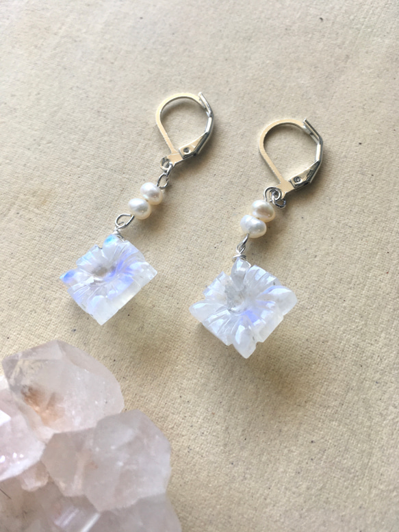 ホワイトラブラドライト と 淡水パール のピアス☆イヤリング ピアス 