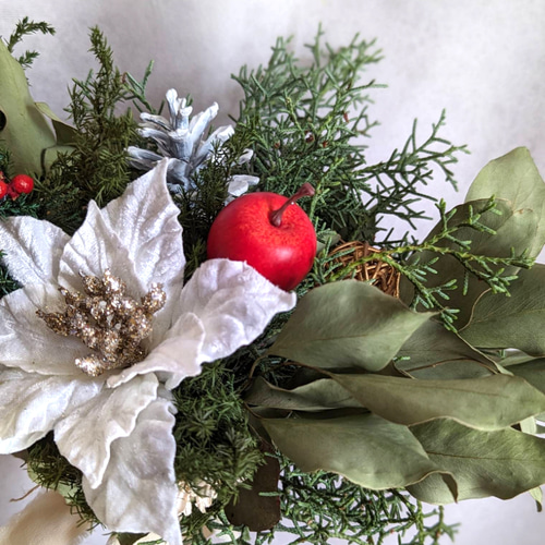 新作です♪ホワイトポインセチアとグリーンのクリスマスドライフラワー