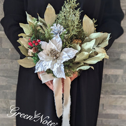 新作です♪ホワイトポインセチアとグリーンのクリスマスドライフラワー