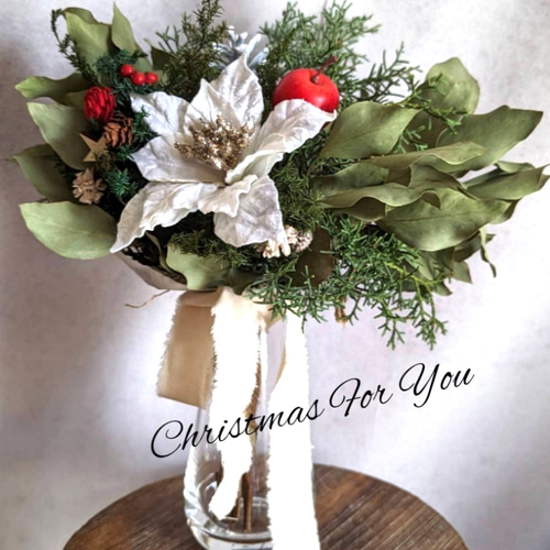新作です♪ホワイトポインセチアとグリーンのクリスマスドライフラワー