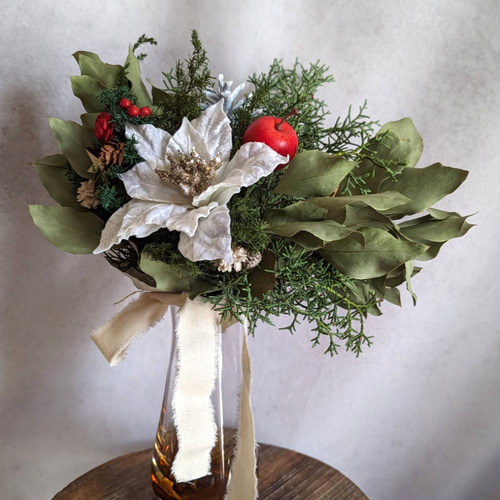 新作です♪ホワイトポインセチアとグリーンのクリスマスドライフラワー