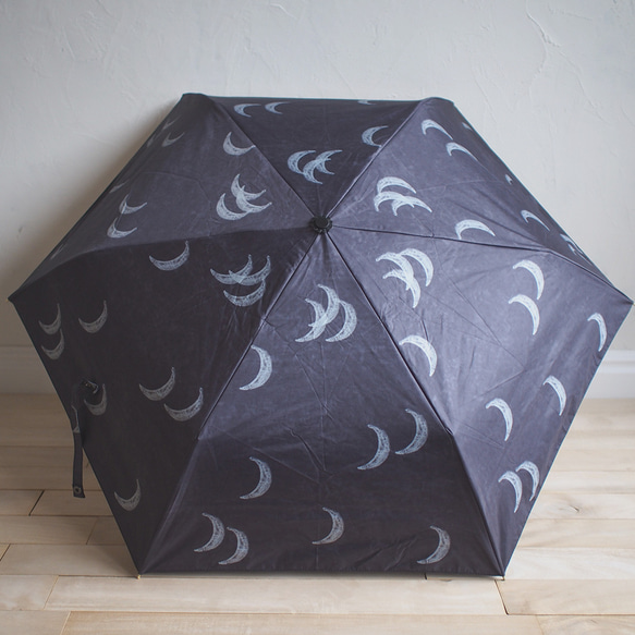 UVカット折りたたみ傘 moon black 紫外線99.9%カット 163463 晴雨兼用 竹ハンドル 日傘 雨傘 12枚目の画像