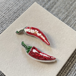 ビーズ刺繍のブローチ　- 唐辛子- peperoncino 3枚目の画像