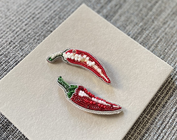 ビーズ刺繍のブローチ　- 唐辛子- peperoncino 3枚目の画像