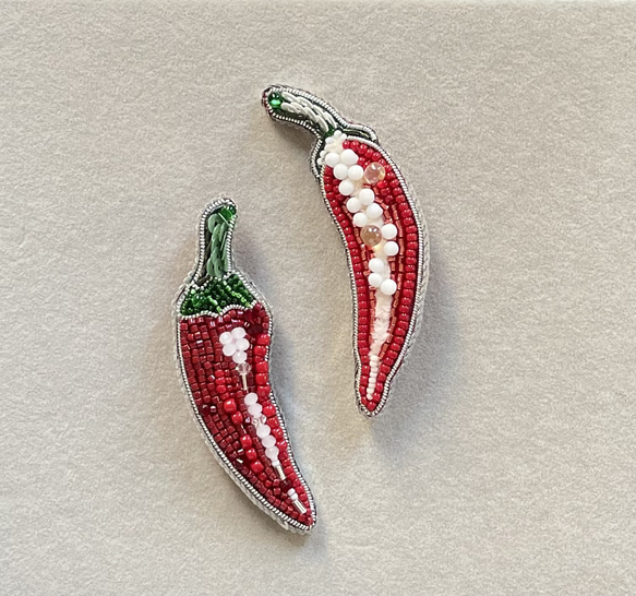 ビーズ刺繍のブローチ　- 唐辛子- peperoncino 2枚目の画像