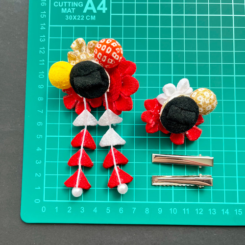 七五三髪飾り 3歳 子供 小学生 浴衣 つまみ細工 赤 白 金 ピン 卒業式