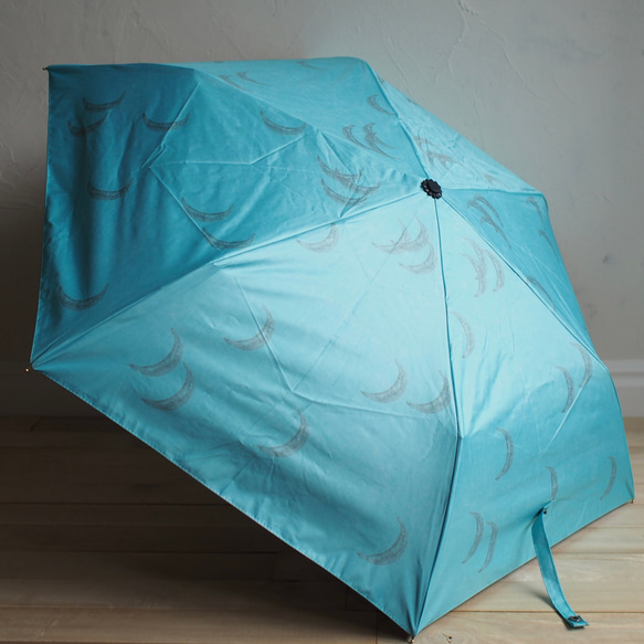 防紫外線折疊傘 月空 淺藍色 99.9% 防紫外線 163466 防曬防雨 竹柄遮陽傘 雨傘 第10張的照片
