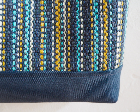 秋季多條紋手工編織布手拿包（藍色） 第4張的照片